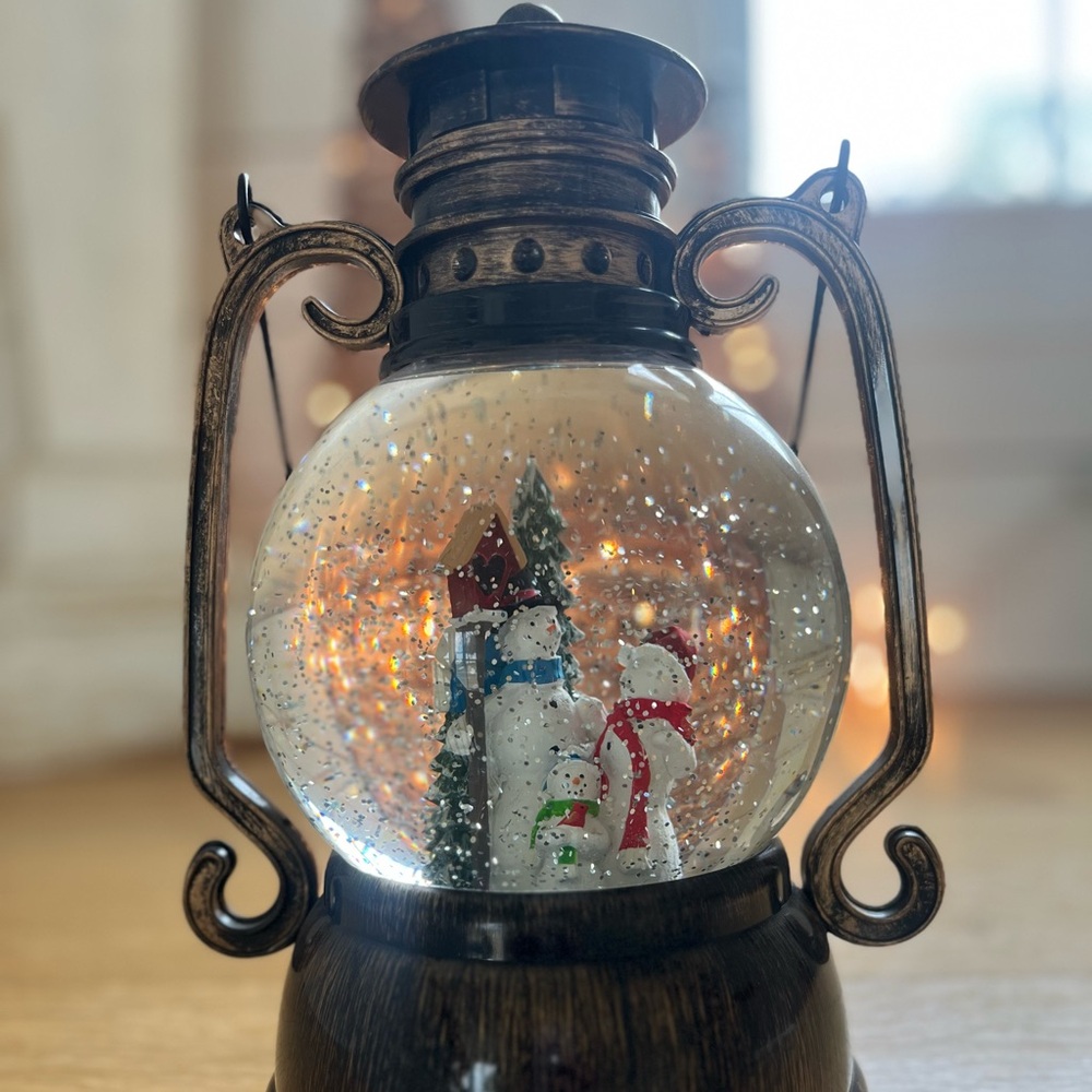 Festive Snow Globe Lantern with Snowman Scene